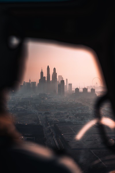 Helikopterrundflug über Dubai am Abend